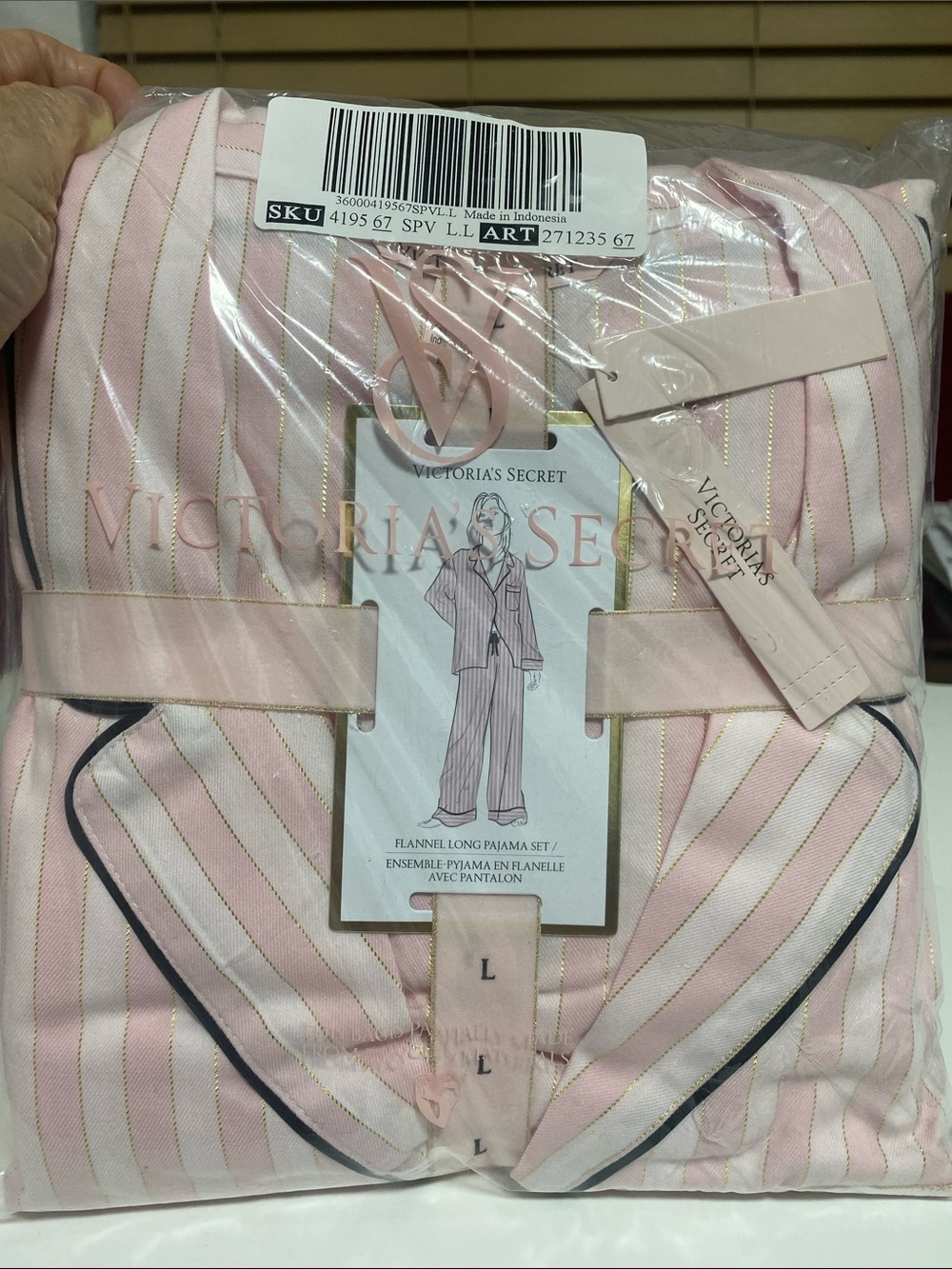 Victoria's Secret Pink and Gold Striped Women Pajama Set. Size L - Picture 5 of 7
